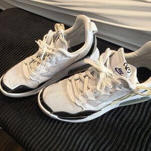 Nike White and Black Sneakers